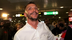 DAČA IKODINOVIĆ UVREDIO VLADIKU SPC Je*o te Vučić pope!