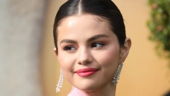 SELENA GOMEZ JE POZNATA MODNA TRENDSETERKA Njeni nokti su tema na društvenim mrežama, žene su oduševljene