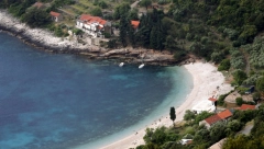 STRAVIČNO Manijak fotografisao nagu decu na plaži u Hrvatskoj!