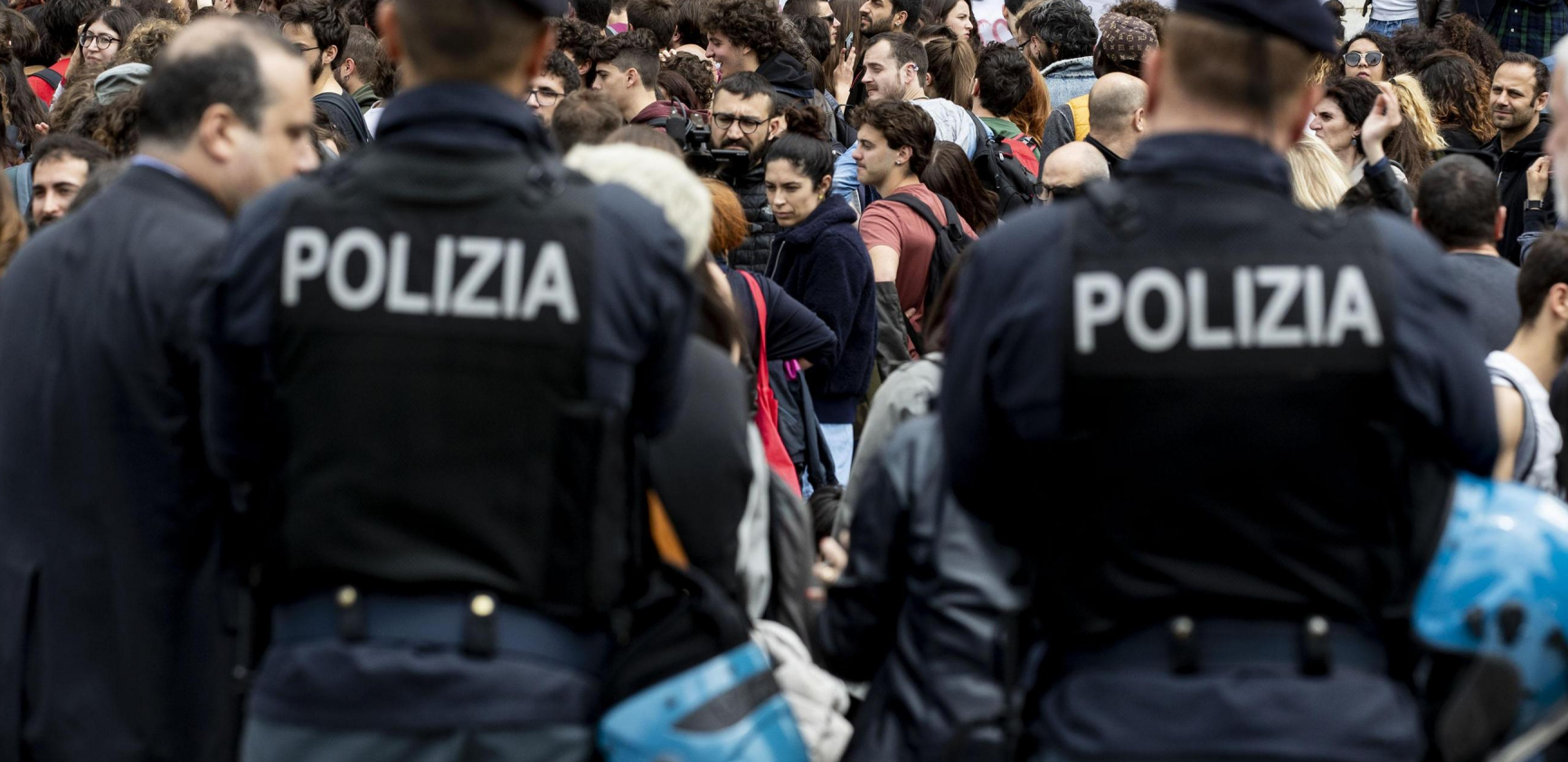 FAŠISTI U SRED EVROPE PONOVO MARŠIRAJU Obučeni u crno podsetili na jezivu prošlost Italije