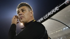 LATIO SE MIKROFONA I NAPRAVIO SJAJNU ATMOSFERU Savo Milošević zapevao u kafani "Dva Jelena" (VIDEO)