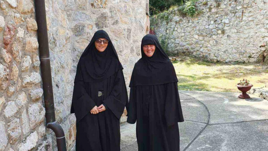 OVO SU MONAHINJE KOJE SU UZDRMALE SRBIJU Oglasili se i domaćini veselja na kom su snimljene kako pevaju i igraju, otkriveno kako su nastali sporni snimci