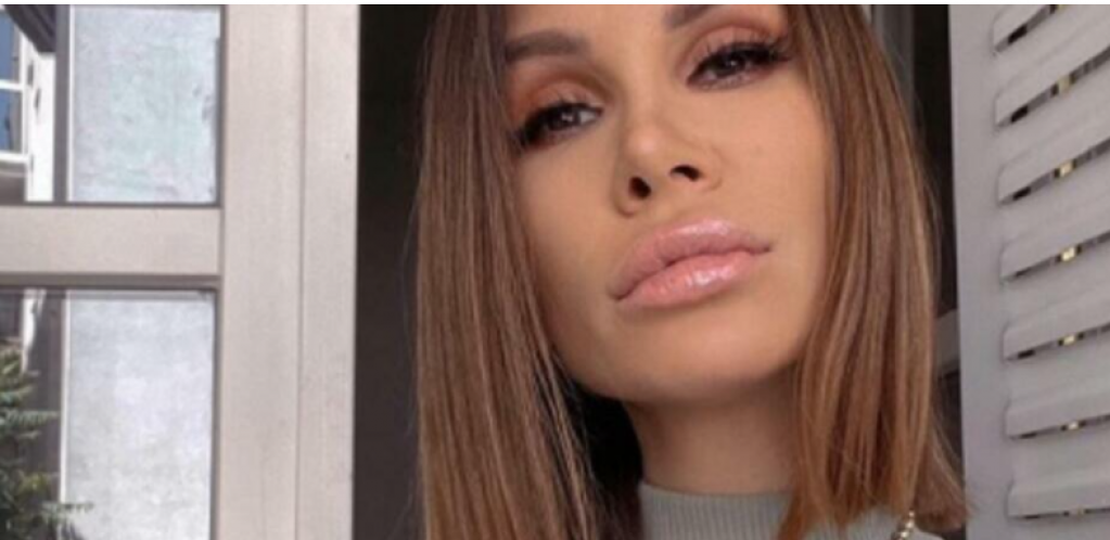 PEVAČICA ZALUDELA DRUŠTVENE MREŽE! Nikolija Popović se skinula u bikini, izgleda nikad bolje (FOTO)