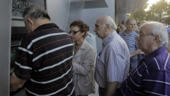 STIŽU VEĆI ČEKOVI: Sutra počinje isplata novembarskih prinadležnosti za najstariju populaciju u Srbiji uvećanih za devet procenata