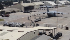 37 STEPENI OTOPILO PISTU U BRITANIJI Obustavljeni letovi u najvećoj vojnoj avio bazi