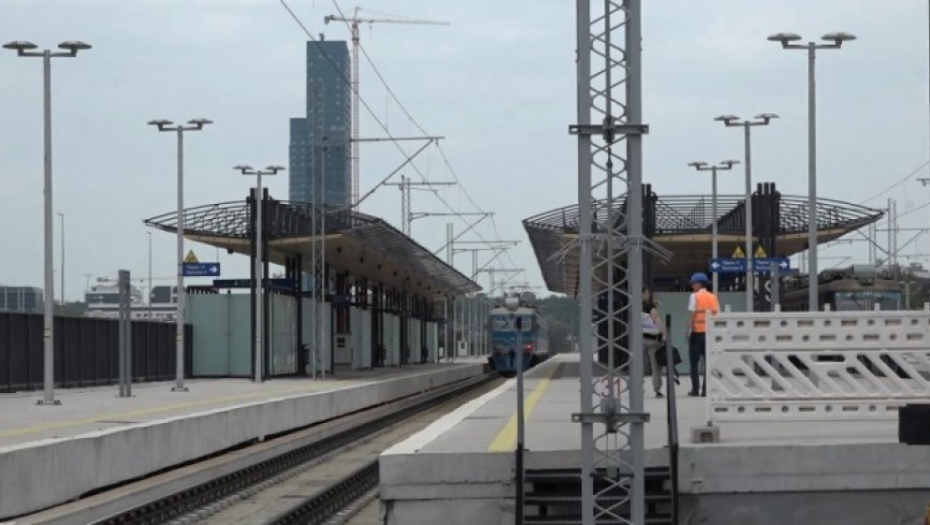 VOZ KONAČNO STIGAO U BAR Okončana agonija 600 putnika