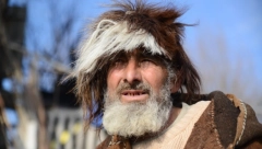 NJEGOV POZIV NA VAKCINACIJU ODUŠEVIO JE SRBIJU I SVET! Pećinski čovek ulazi u Parove, oglasila se i produkcija Hepija!
