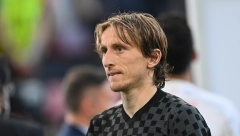 BRAZILAC U SUZAMA, A ONDA MU JE PRIŠAO MODRIĆ Pogledajte šta je uradio hrvatski reprezentativac posle eliminacije "Karioka" (VIDEO)