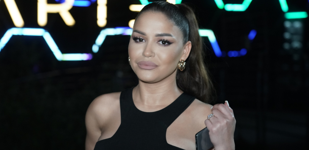 IZVAJANA ZADNJICA I MOKRO TELO! Aleksandra Mladenović nikad se*sepilnija, a jači pol nije ostao ravnodušan (FOTO)