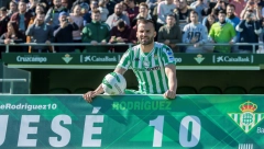 ČEKA ŠESTO DETE SA ČETVRTOM ŽENOM Igrao je za Real i PSŽ, a sada je nisko pao, ali devojka mu je prava bomba (FOTO)