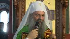 JEDAN ČOVEK JE OTIŠAO IZ NAŠEG NARUČJA, KOJI NAM JE ŽIVOT UVESELJAVAO I SEBE DAVAO! Poruka Patrijarha Porfirija porodici Gutović dirnula sve prisutne!