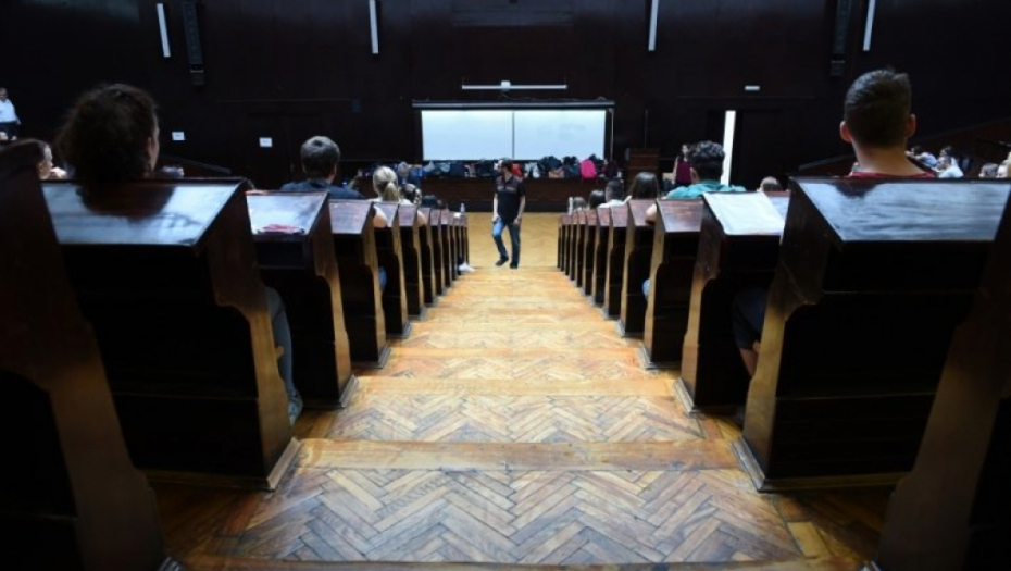 DEBLJI NOVČANICI ZA STUDENTE I ĐAKE Povećane stipendije i krediti!