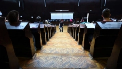 STUDENTI SE VRAĆAJU U KLUPE Senat Univerziteta u Beogradu doneo odluku