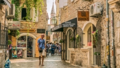 BANKOMAT U BUDVI  RAZNET EKSPLOZIVNOM NAPRAVOM Policija traga se za počiniocem