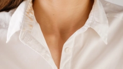 Najjednostavniji način: Iskoristite ovo sredstvo i uklonite fleke od pudera bez mučenja