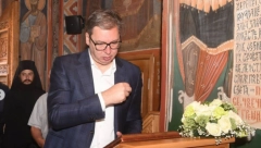 VUČIĆ POSETIO TUMANE Neverovatan prizor se ukazao ispred svetinje, ljudi hrle u manastir (FOTO)