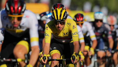 STRAVIČAN PAD Biciklista završio u provaliji, pa od prisutnih tražio samo jednu stvar! (VIDEO)