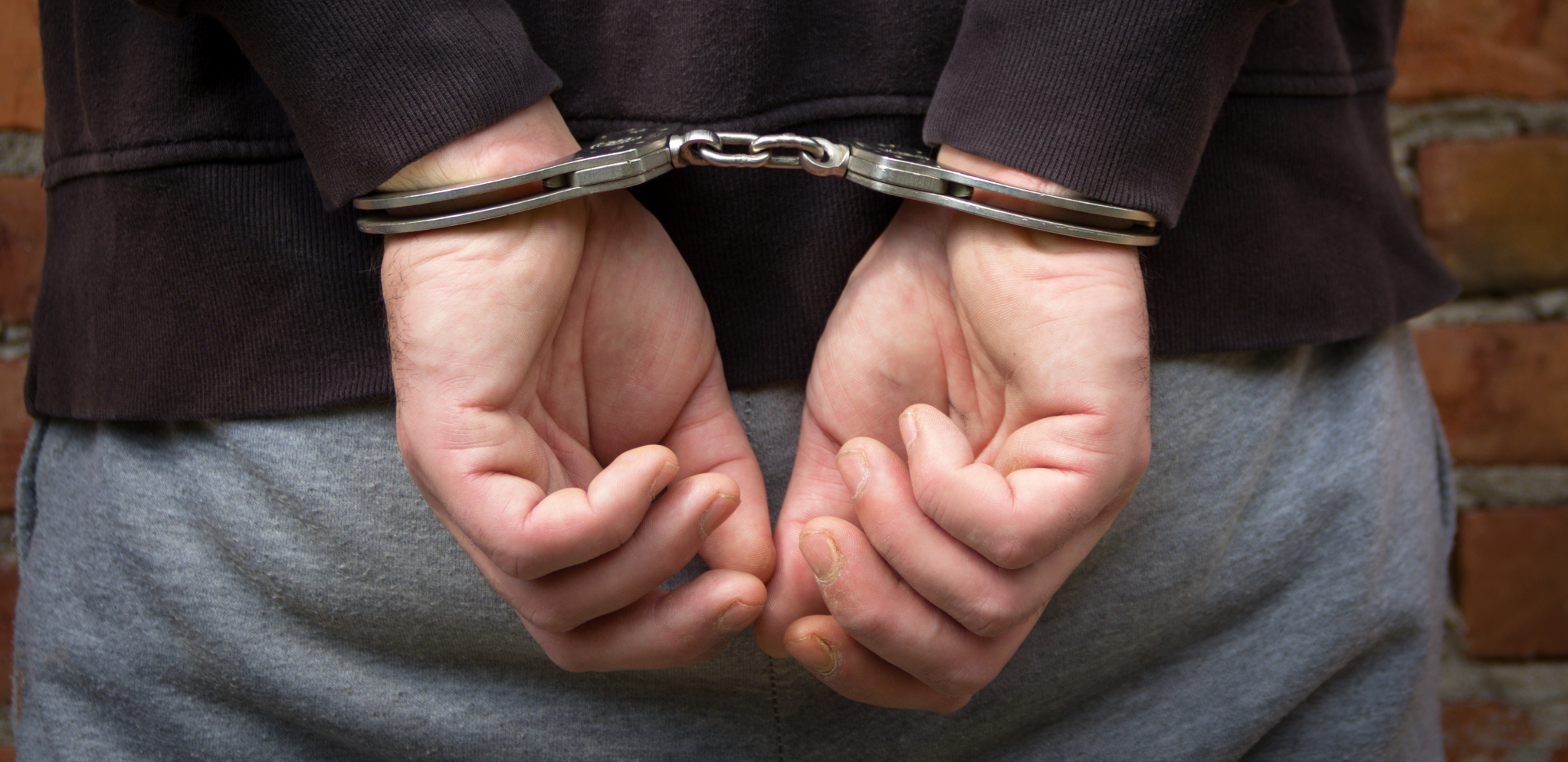 SKINUO SIGURNOSNU KAMERU, PROVALIO U LOKAL I POKRAO PIĆA Lišen slobode osumnjičeni 20-godišnji Novosađanin