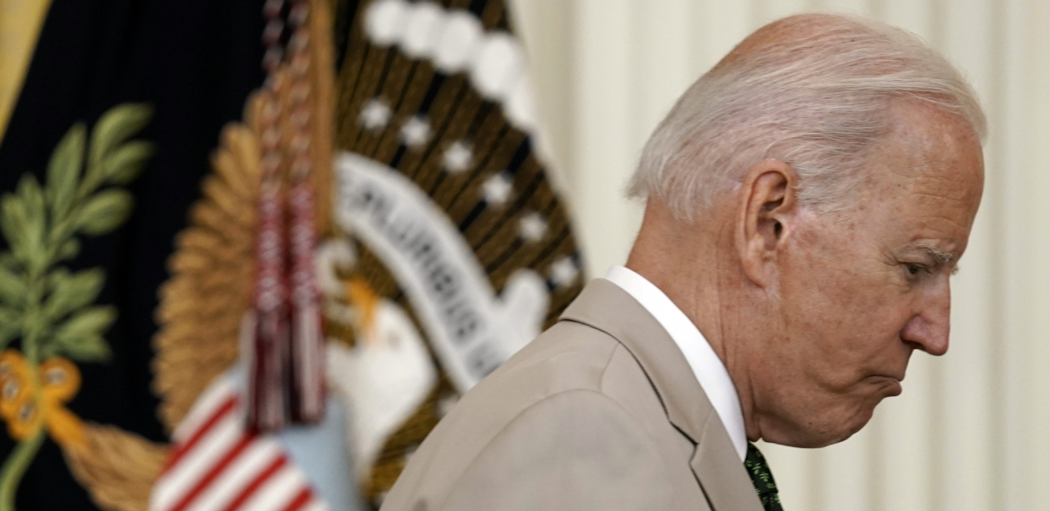 SVI GA SE ODRIČU Bajdenov rejting na istorijskom minimumu!