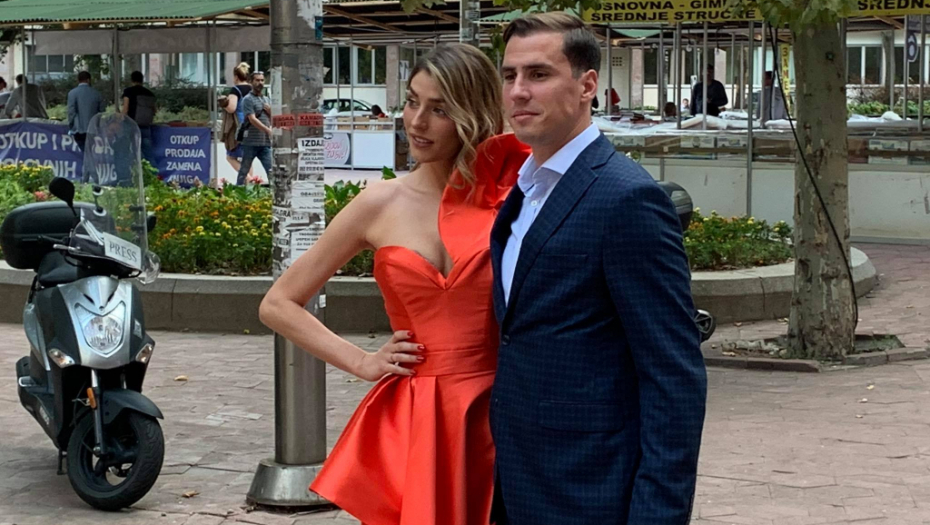 PRVE FOTOGRAFIJE SA VENČANJA ANĐELE JOVANOVIĆ I MIHAILA DUDAŠA! Mlada blista u raskošnoj venčanici, u pola noći se skinula, pa zaigrala trbušni ples! (FOTO)