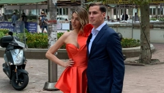 FILMSKI POLJUBAC NA VENČANJU ĆERKE Dragan Jovanović i Branka Pujić strasnim poljupcem ulepšali Anđelin i Mihailov dan