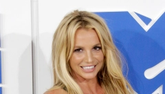 NAPADNUTA BRITNI SPIRS Htela da priđe NBA zvezdi, dobila udarac pa oborena na zemlju