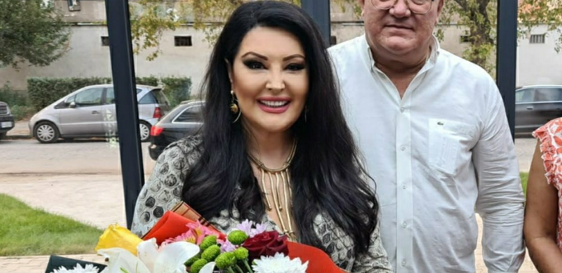 SLAVLJE U DOMU DRAGANE MIRKOVIĆ Pevačica presrećna čitavog dana, čestitke i torte joj stižu sa svih strana!