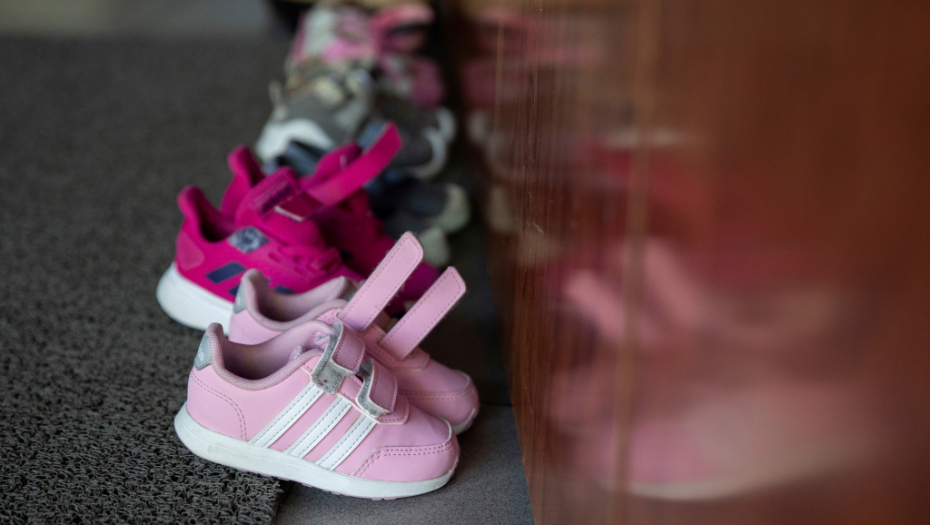 CRNA UDOVICA UGRIZLA DEČAKA (4) U VRTIĆU Vaspitačice primetile simptome nakon bolnog ugriza