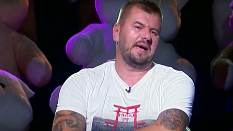 JANJUŠ NE PRESTAJE S PROVOKACIJAMA Okačio fotografiju sa bivšom ženom, pa komentarom potkačio Maju i Cara