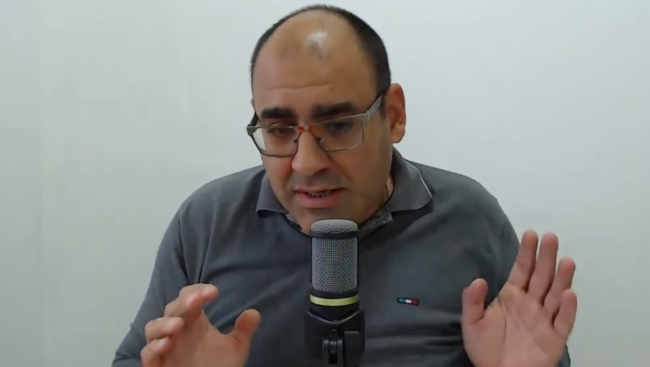 SRAM VAS BILO, AMEBE! Đuka rasturio poltrone: Odvratni ste! (VIDEO)