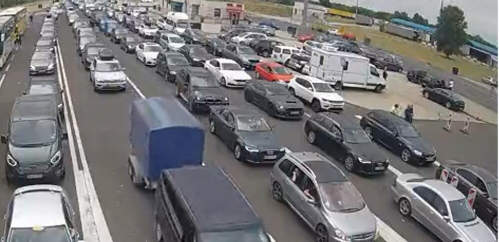 NAORUŽAJTE SE STRPLJENJEM Velike gužve na graničnim prelazima, ovde se čeka i po 2 sata