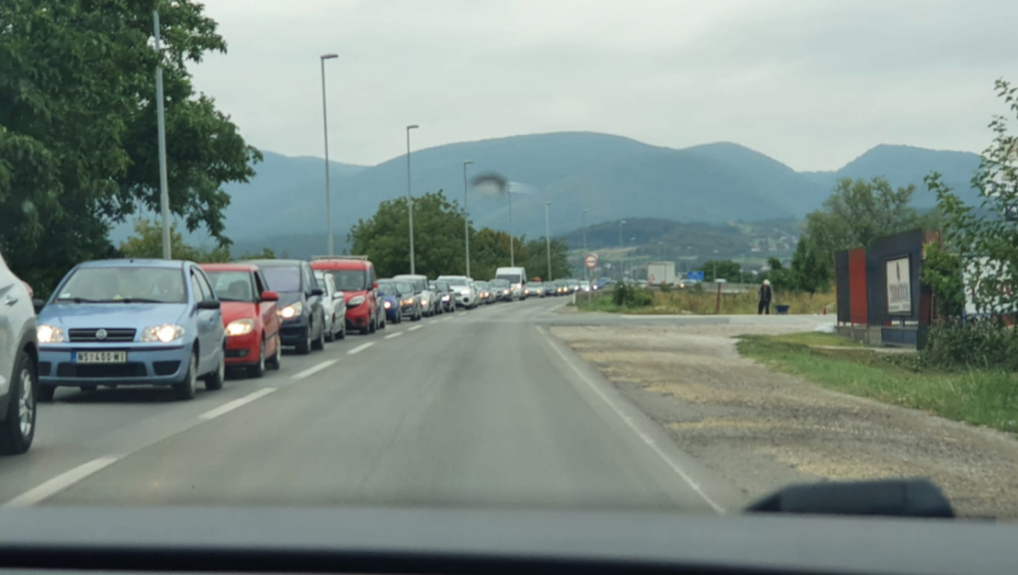 HAOS NA PUTEVIMA U SRBIJI Na ovim mestima kolone i do 10 kilometara