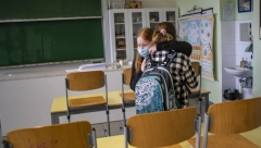 RIZIK OD DELTA SOJA NAJMANJI U ŠKOLI Manja šansa za zarazu kad je đak inficiran, veći kad je učitelj