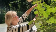 UDARALI SU ME PIŠTOLJEM U GLAVU Poznatoj pevačici lopovi obili stan, pa je zlostavljali, a ona otkrila pravi razlog zašto ne voli da je nazivaju milionerkom