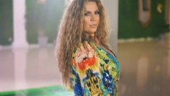 OFARBALA SE U PLAVO PA JOŠ ISPRAVILA KOVRDŽE Promena na Indiri Radić će šokirati javnost, ovako pevačica izgleda (FOTO)