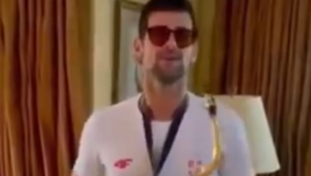 OVO ĆE VAM ULEPŠATI DAN! Đoković ne skida dres Srbije, zasvirao neobičan instrument i najavio pohod na US Open! (VIDEO)