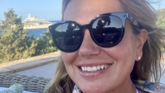 VODITELJKA RTS SKROZ GOLA NA JAHTI Pozirala i sve ostavila bez teksta kako izgleda u pedesetim, a komentari samo pljušte (FOTO)