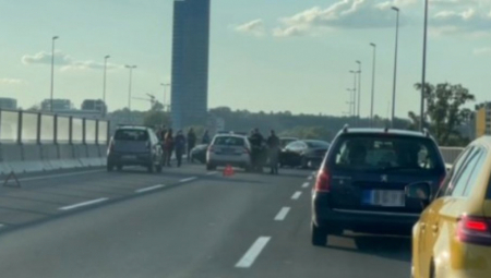 STRAVIČNA NESREĆA NA MOSTU NA ADI Automobil udario u betonsku konstrukciju, ženi se bore za život!