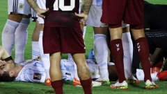 MESI UMALO ZAVRŠIO KARIJERU! Venecuelanski kasapin zverskim startom mogao da slomio nogu Argentincu! (VIDEO)