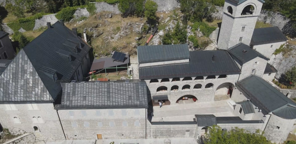BRUKA NA CETINJU, UDAR NA SPC Manastir guraju sekti u ruke!