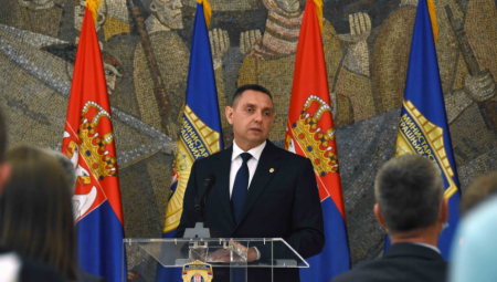 VULIN O DEŠAVANJIMA NA CETINJU Od koga su Mila štitili telohranitelji? Od patrijarha, mitropolita, da ga neće tamjanom kakvim pogoditi?