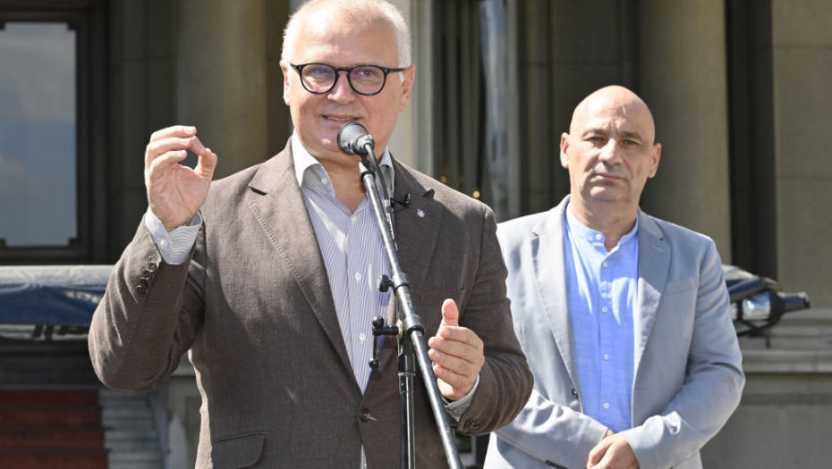 VESIĆ ISTAKAO - RADOVI PRE ROKA Završeno uređenje skvera “Milene i Gage”