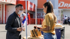 USPELA AKCIJA PRED MEČ "ORLOVA" Mozzart donira milion dinara za lečenje male Vanje
