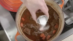 UMOR, NADUTOST, LOŠ SAN… Samo su neki od znakova  preteranog unosa soli, a ovo su podmukli izvori