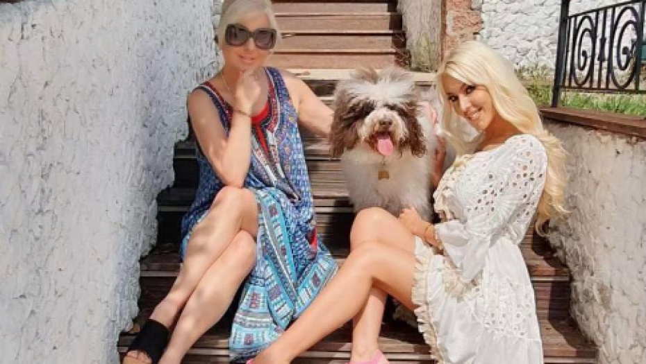 KRENULA MAMINIM STOPAMA Voditeljka Lea Kiš ima prelepu ćerku, a Sara je sada otkrila čime se bavi (FOTO)