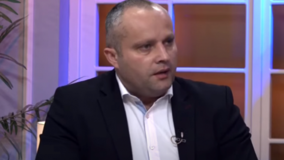 JANJUŠEVIĆ ĐILASU Srbija bi u nedelju glasala tako da se ne bi znalo ko koga više teši, ti Mariniku ili ona tebe