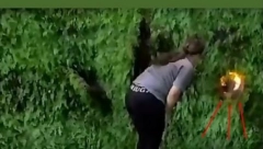 POJAVIO SE SNIMAK KAKO MILJANA PODMEĆE POŽAR Najpre je odvaljivala ogradu, a onda je planulo! (VIDEO)