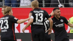 KOSTIĆ SE VRATIO GOLOM Ajntraht sa igračem više do remija (VIDEO)
