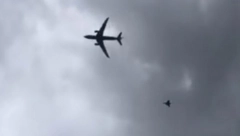 STRAVA I UŽAS U AVIONU: Porodila se, pa bacila dete u kantu