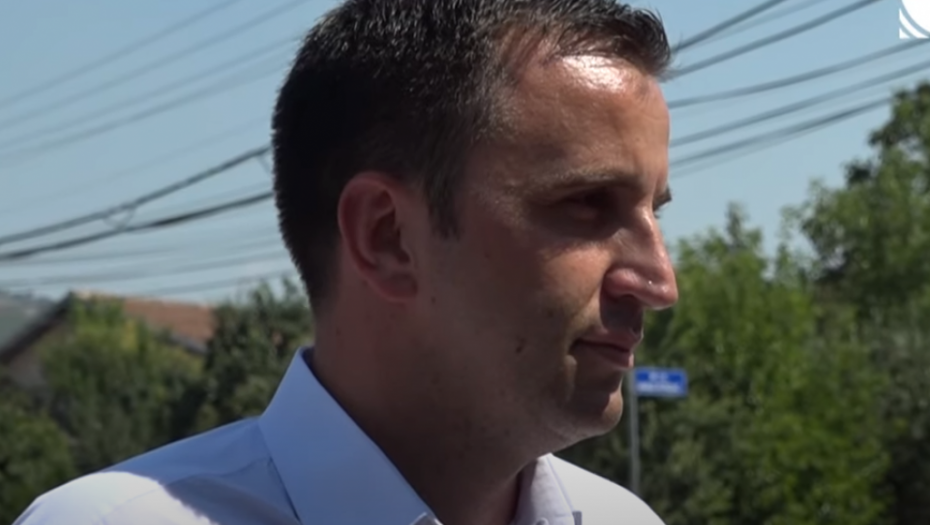 Branimir Stojanović očajno želi pažnju: Plaća Fejsbuku za reklamu! (FOTO)